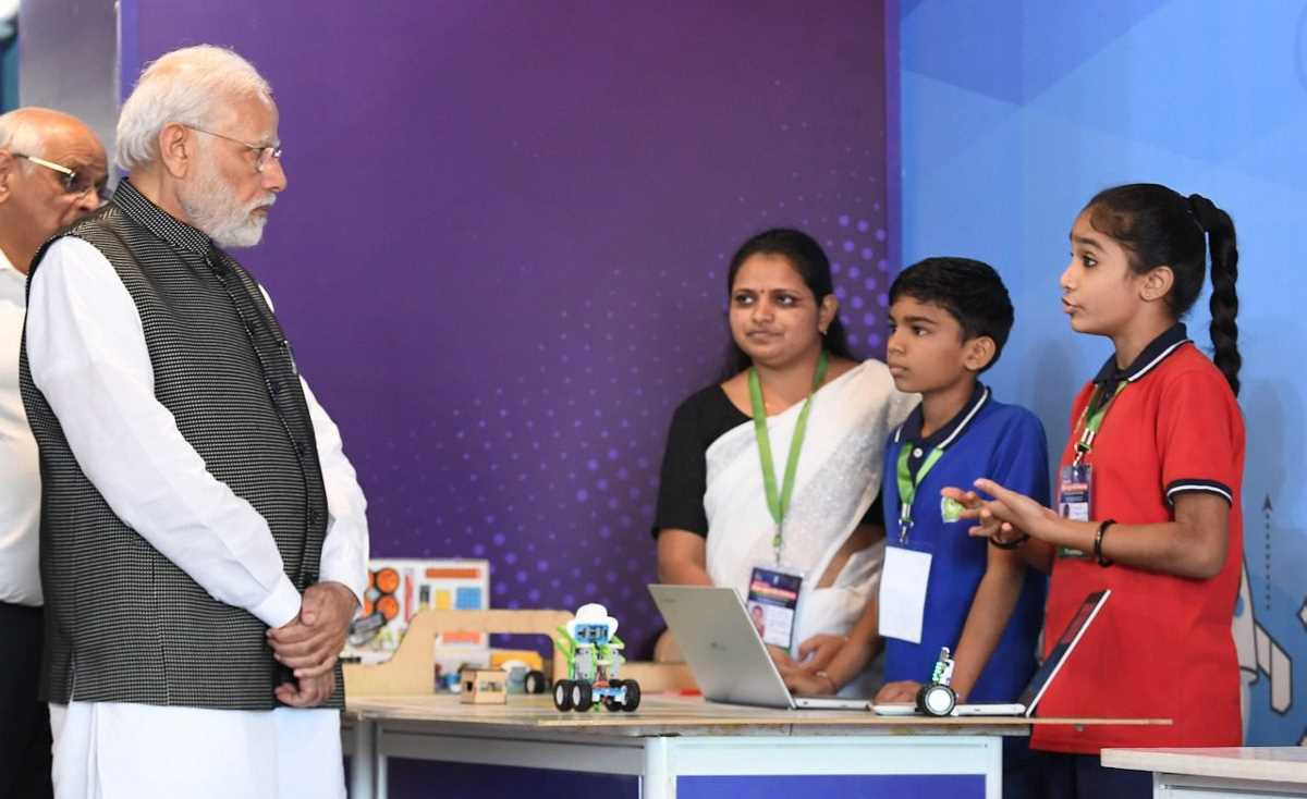 मोदी ने किया अडालज में मिशन स्कूल ऑफ एक्सीलेंस का शुभारंभ